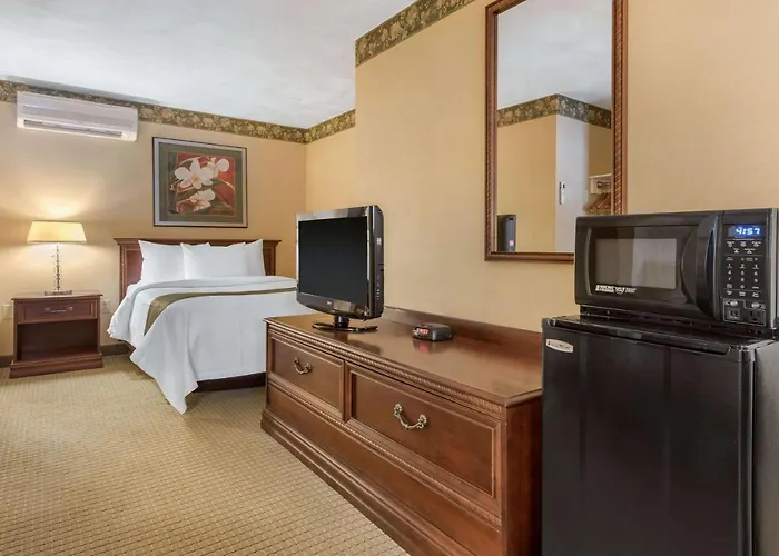 Quality Inn Breeze Manor